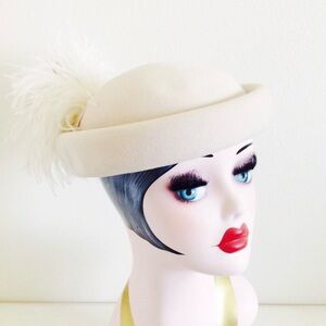 Vintage 1950s creamy wool pillbox fascinator hat